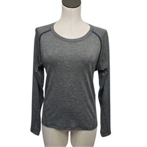 Essential Women's Long Sleeve Crewneck Top - Gray